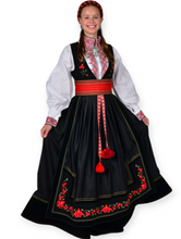 Last inn bildet i Galleri-visningsprogrammet, Beltestakk i Rødfarge med tilbehør