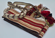 Last inn bildet i Galleri-visningsprogrammet, Beltestakk belte og hårvippe i rødt, sort, lysegrønt og hvitt.