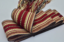 Last inn bildet i Galleri-visningsprogrammet, Brikkevevd beltestakk belte i rødt, sort, lysegrønt og hvitt.