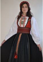 Last inn bildet i Galleri-visningsprogrammet, Beltestakk front, sort og rød