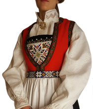 Last inn bildet i Galleri-visningsprogrammet, Hardangerbunad komplett